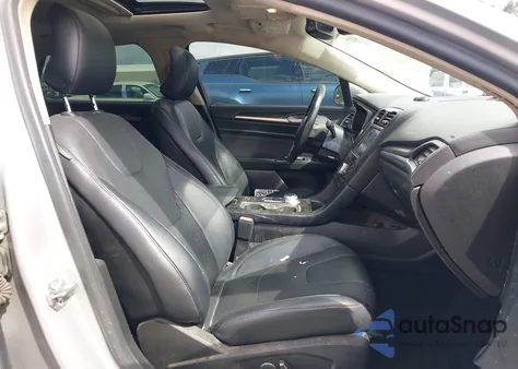 2019 Ford Fusion Hybrid Titanium z USA, uszkodzony, nr VIN 3FA6P0RUXKR118528